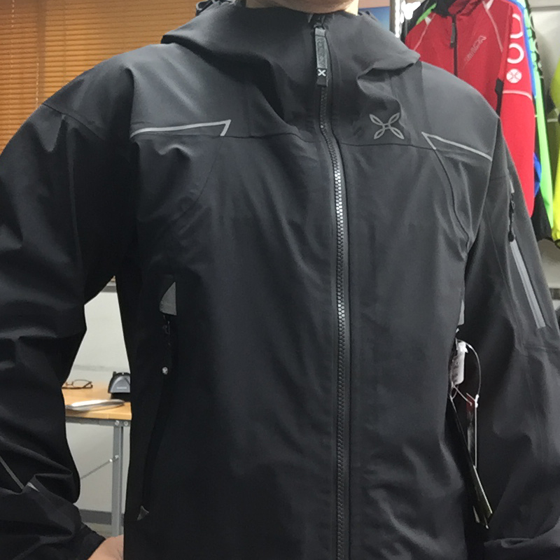 GORE-TEX®のハードシェルジャケットMONTURA HERO JACKET Color90セール中